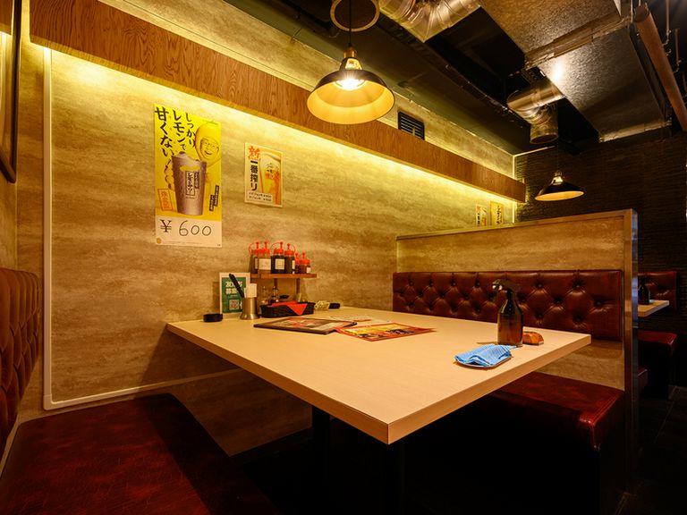 肉汁あふれるステーキを前に会話が弾む、とっておきの時間