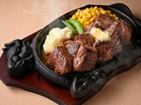 フォークで裂ける赤身ステーキ 。看板メニュー『ハラペコステーキハラペコステーキ』