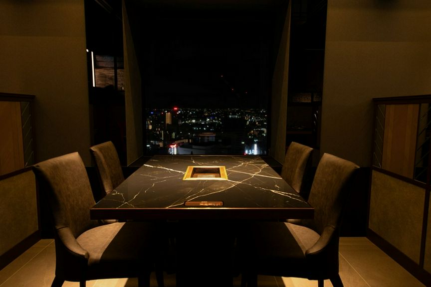 知る人ぞ知る オフィスビル最上階の隠れ家焼肉