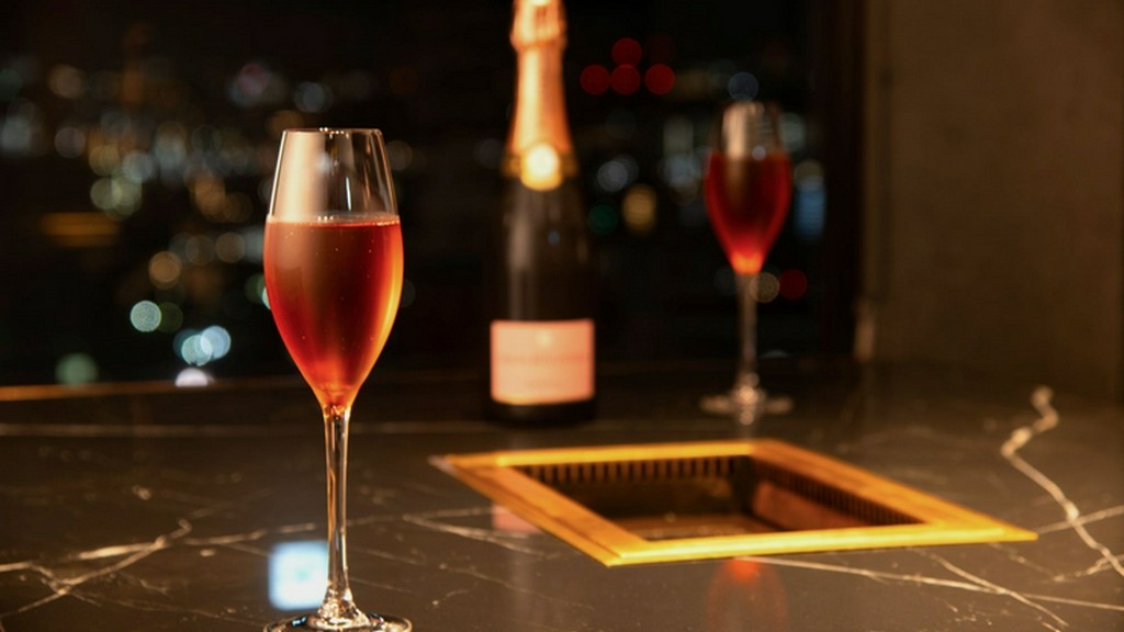 絶景を眺めながら焼肉を楽しむ。記念日デートにも最適