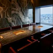 プライベートな個室は、接待だけでなく女子会・誕生会といった多くの場面に活躍します。記念日向けのドリンクやデザートプレート、ワイン持ち込み相談など歓迎。いつもとひと味違った食事を満喫してみませんか。