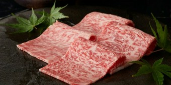 黒毛和牛のユッケ・焼きしゃぶをはじめ、牛タンやハラミ、黒毛和牛焼肉を楽しめるプランが登場。