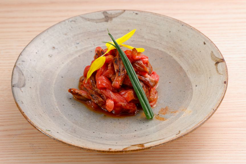 素材の良さをダイレクトに感じられる『炙りユッケ』