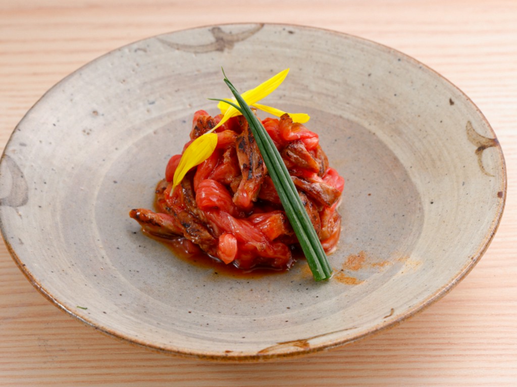 素材の良さをダイレクトに感じられる『炙りユッケ』