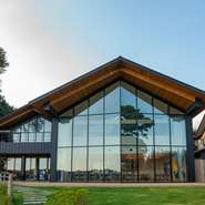 ここぞ！というときの勝負のかかったビジネスシーンにも最適。会議室やセミナー会場としても利用できるので、会議をしたあとのディナーには石川氏の料理をいただく、なんてことも可能です。