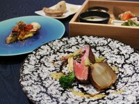 お料理は、当日の気温や食材の状態を見ながら決めています。その日しか味わえないシェフ自慢のお料理をお召し上がりください。

前菜膳(6～7種)/魚料理/肉料理/デザート
※焼き立てパン、コーヒー又は紅茶がつきます