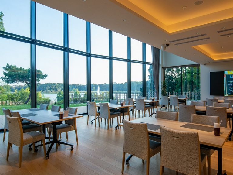 眼下に望む千波湖。“非日常”を感じさせてくれる特別な空間