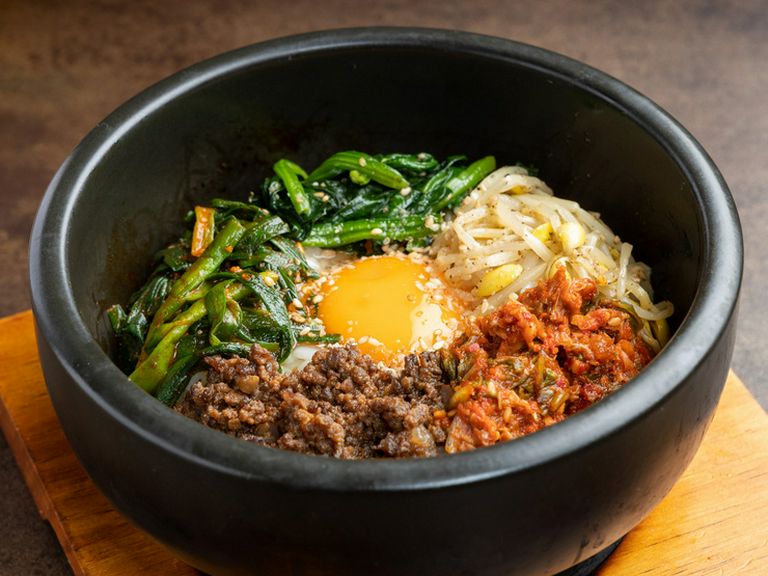 濃厚なコチュジャンが味の決め手『石焼ビビンバ』