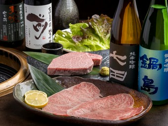 ザブトンやリブ芯の上質な旨みを炙り焼きで堪能『特選焼すき』