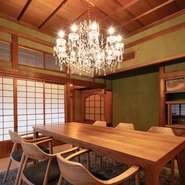 玄関から一番遠い位置にある落ち着いた雰囲気のお部屋。テーブルで６名様まで。