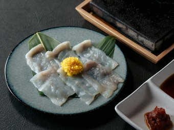 ふぐ通も絶賛！ 新しくて楽しい美味に心躍る「溶岩焼きふぐ」