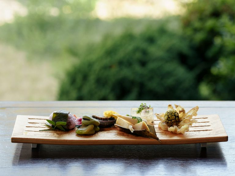 珠玉のお料理の数々を「ふぐ懐石garden」自慢のお庭とともに
