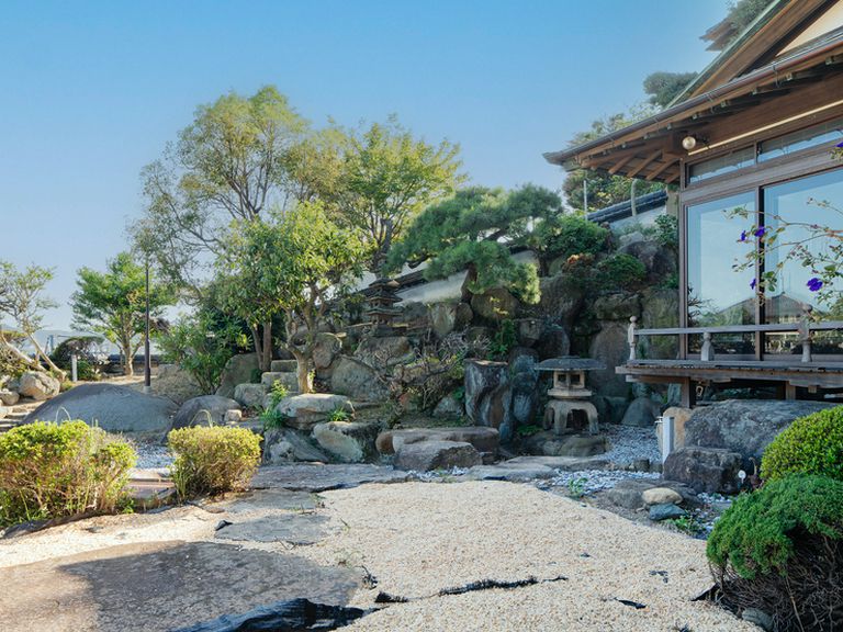 四季折々の美しさを映す、店名の由来となった庭