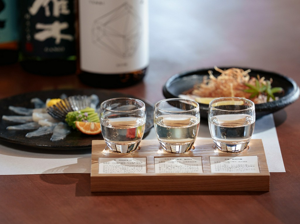 山口県各地の選りすぐりの地酒を常時10種以上ご用意