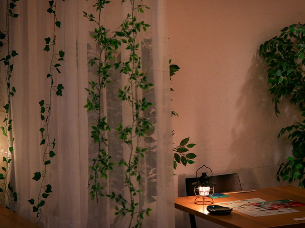 会話が弾む！大人デートを引き立てる自慢の沖縄料理を。