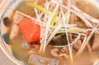 別名：モツ煮。沖縄県民はモツを「塩味」で食べるんです！