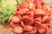 別名チョリソー炒め。ピリ辛ソーセージは酒のツマミに最高！