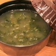 食物繊維やミネラル豊富なあおさ海苔のスープ。
