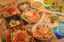沖縄料理ならではのラインナップ多彩なコース！タコライス＆ソーキそばでお腹一杯になること間違い無し！