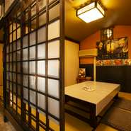和の温もりを感じられる情緒あふれる店内には、座敷や掘りごたつ席などの個室が用意されています。懐かしい雰囲気の中、おいしい料理をいただきながら会話が弾みそうです。