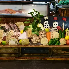 旬の味覚を使用。冬場はふぐを使った料理も用意
