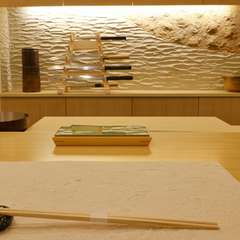 職人技を間近で楽しむカウンター席