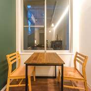 店内には、おこもり感満点のボックスシートもあり。人目を気にすることなく、二人だけの世界に入り込んで過ごすことができます。カップルのデートはもちろん、お子さま連れのファミリーやママ友グループもぜひ。