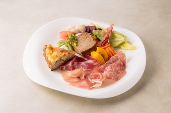 カジュアルに楽しめるワインを揃え、今後はシードルにも注力