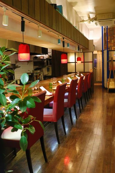 当店はカウンター席メインのフレンチ割烹