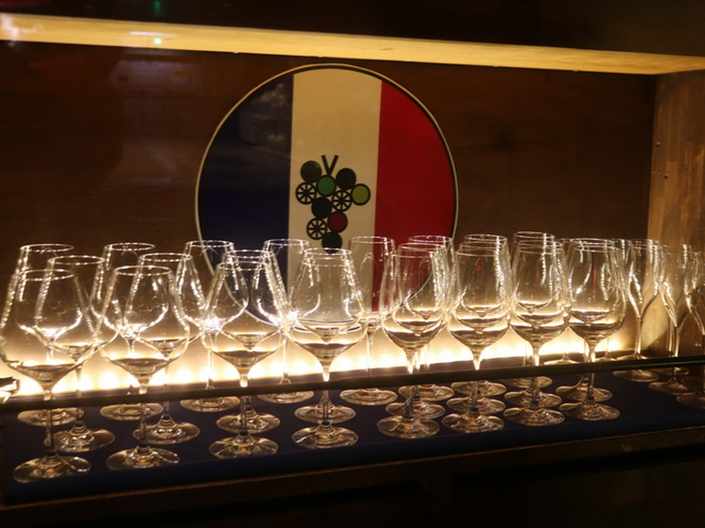 ワインを持ち込みされた場合のグラス貸出し使用料　※20時までのご予約をされたお客様が対象です。