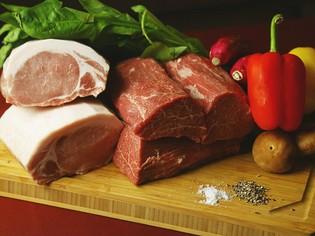 九州、熊本の豊かな食材から厳選された、新鮮な肉と野菜