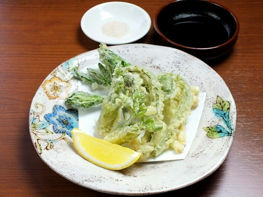 季節の素材を使用した逸品料理