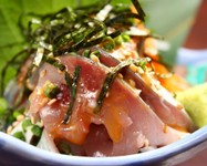 甘みのある九州醤油と新鮮な鯖が風味豊かな『博多ごま鯖』