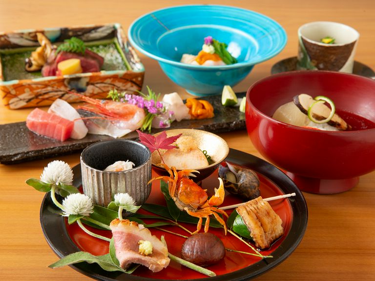 趣味嗜好を取り入れつつ、旬の味覚を楽しめるように構成した『コース料理』