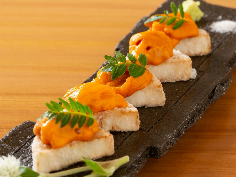 京芋の唐揚げ生うに添え