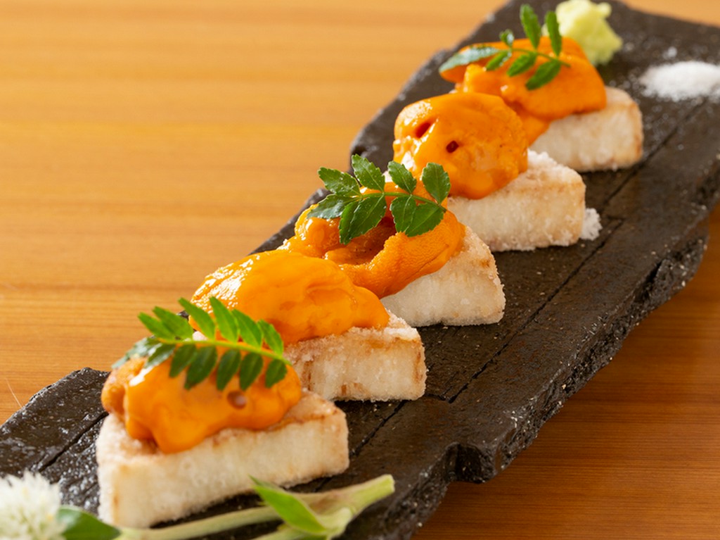 京芋の唐揚げ生うに添え