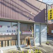 韓国の家庭料理を気軽に楽しめるお店【まんま亭】。国産野菜や本場韓国から取り寄せる香辛料など、こだわりの素材を使用。1つひとつ丁寧に仕込んだ“オモニの味”を届けてくれます。