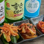 国産野菜を使用した手作りキムチの盛り合わせ。大量生産できないからこそ、塩漬けから1つひとつ真心込めて仕込んでいます。辛さは程よくピリ辛なため、世代問わず楽しめる逸品です。