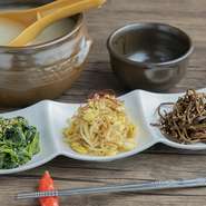 ちょっとしたおつまみにもぴったり、手作りナムルの盛り合わせです。