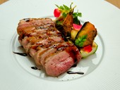 バルサミコの酸味が程良いアクセントとなる『鴨のロースト』