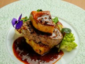 薫り、舌触り、高級感を味わう『国産牛フィレ肉のロッシーニ風』