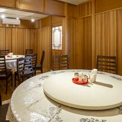 特別な時間を演出してくれる、回転式テーブルの個室