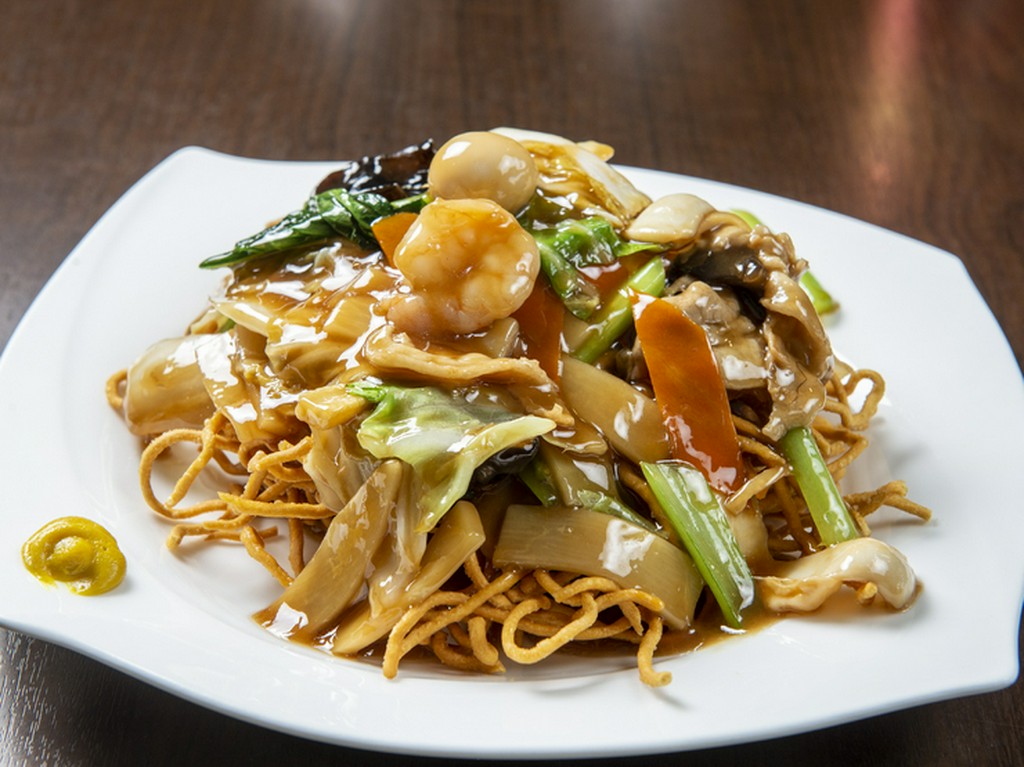 野菜と海鮮の旨みが際立つ『五目あんかけ硬焼きそば』