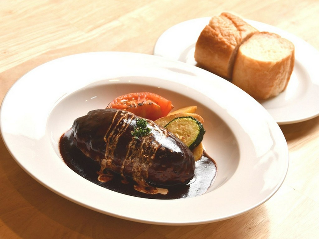 肉汁溢れるハンバーグに、自慢の自家製デミグラスソース『ジューシーなハンバーグ　単品』