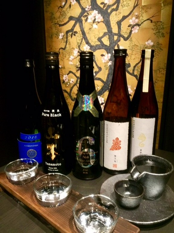 個室で熊本阿蘇の馬刺しとさくら鍋を堪能！