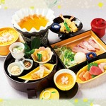 魚のしゃぶしゃぶがメインで天ぷらやお刺身など旬の食材をご堪能いただける特別やわらぎ弁当コースです