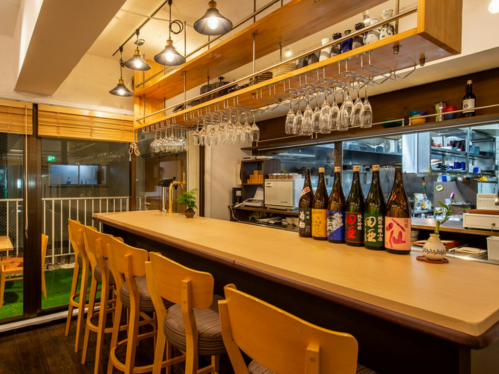 気取らずふらりと足を運べるカウンター席