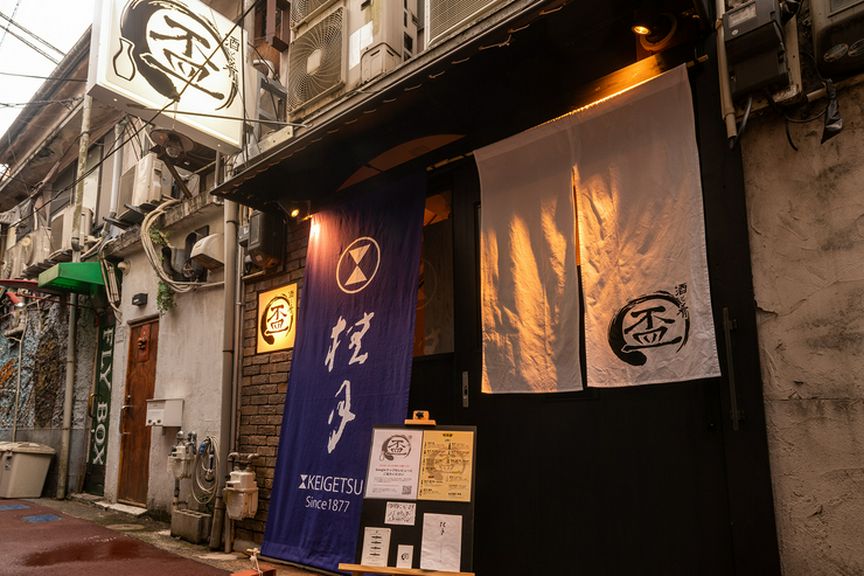 落ち着いた雰囲気の店内は、デートにもお勧めの隠れ家。