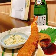 おすすめは「えびフライ」。ぷりぷりの食感と存在感抜群の大きなえび。特製のタルタルソースをたっぷりつけてお召し上がりください。