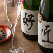750ml：4800円／300ml：2800円

高知県嶺北地方の酒造好適米『吟の夢』を使用し。恵まれた自然環境の中で丹念に仕込んだ純米吟醸酒のスパークリング日本酒です。